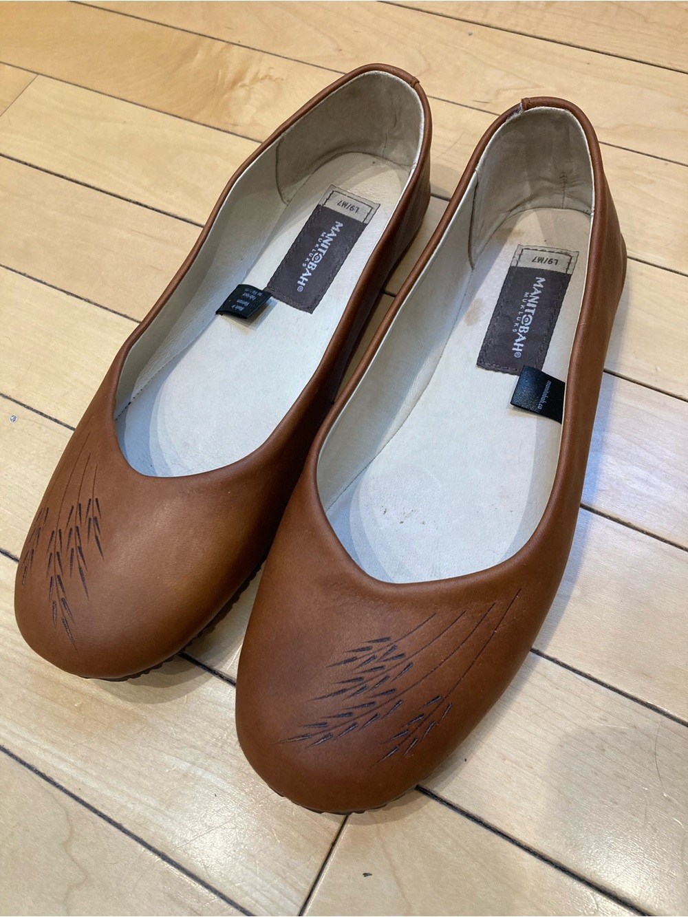 Manitobah Mukluks Leather “New Earth” Ballet Flats - Classic Women's Slip-Ons